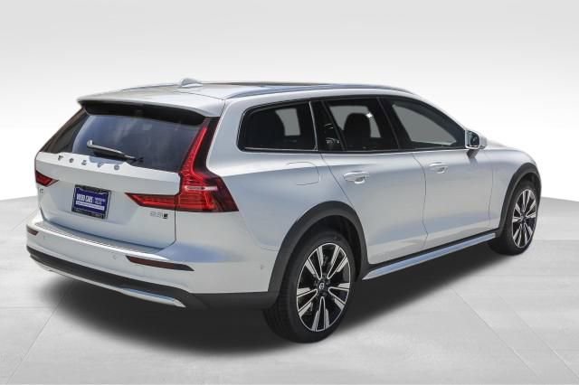 New 2025 Volvo V60 B5 Cross Country Ultra w/ Climate Package image 7