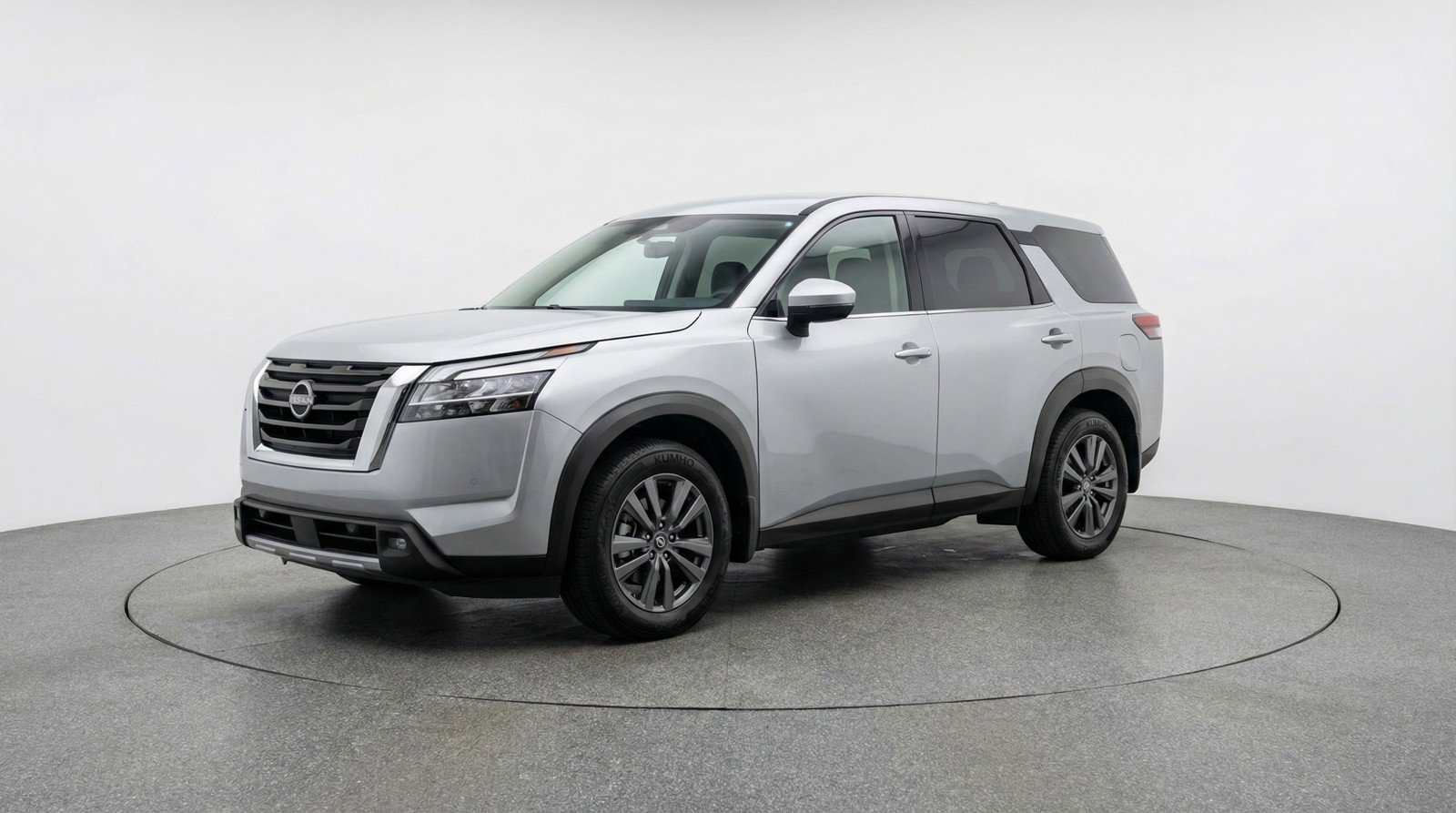 Used 2025 Nissan Pathfinder SV image 3