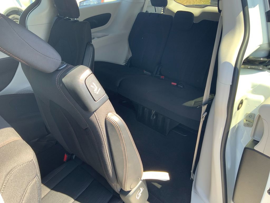 Used 2017 Chrysler Pacifica LX FWD image 29