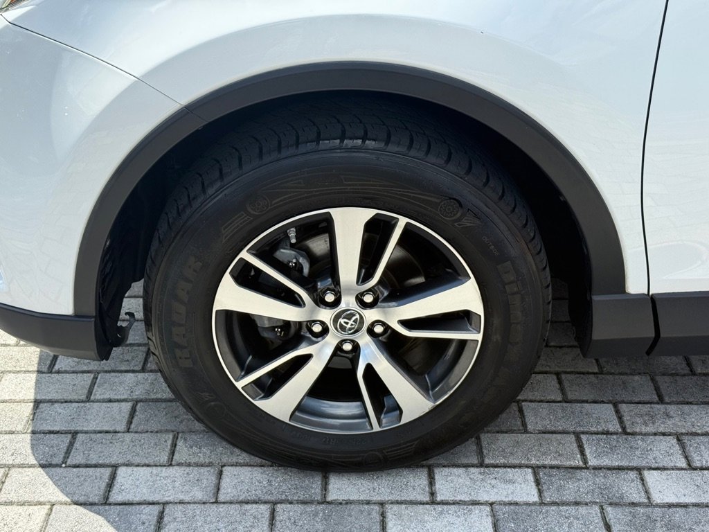 Used 2018 Toyota RAV4 XLE image 32