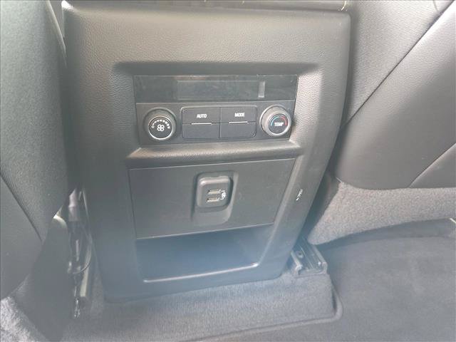 Used 2021 Chevrolet Traverse LT FWD image 16