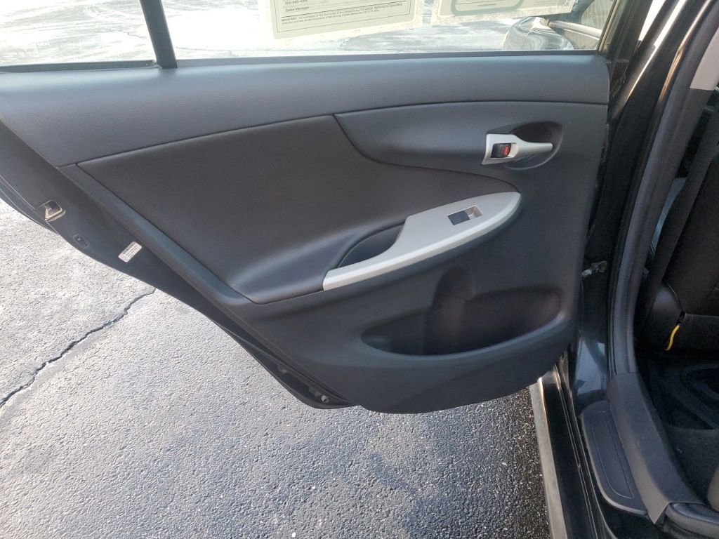 Used 2010 Toyota Corolla S image 23