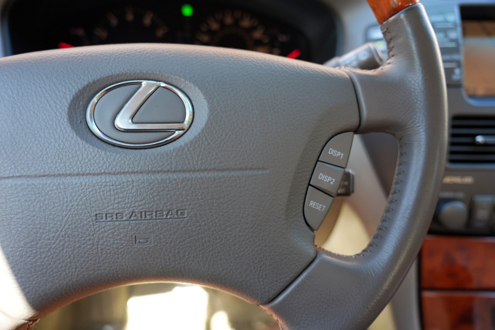 Used 2002 Lexus LS 430 w/ Navigation/Mark Levinson Pkg RWD image 22