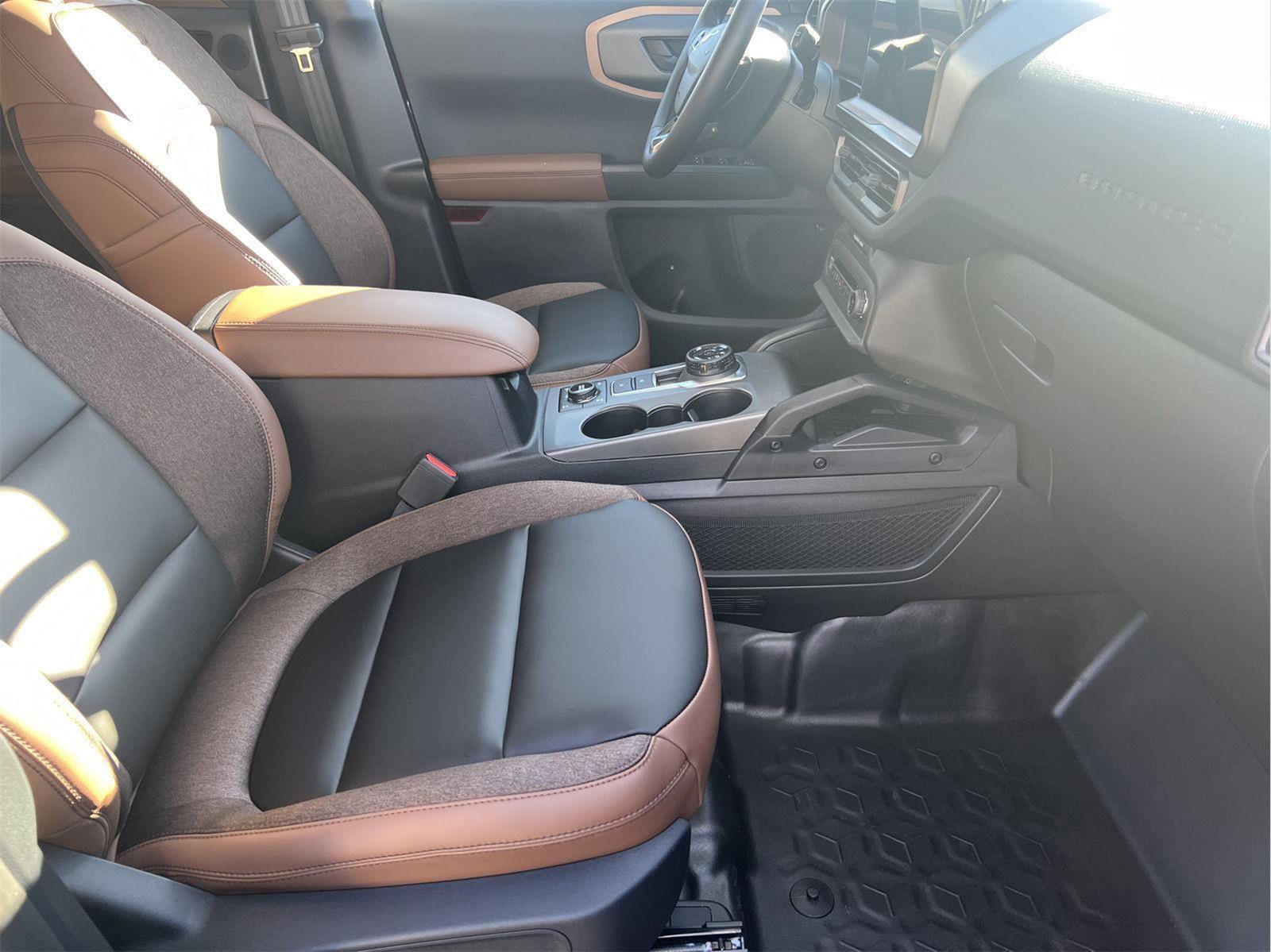 Used 2025 Ford Bronco Sport Outer Banks w/ Sasquatch Outer Banks Package image 15