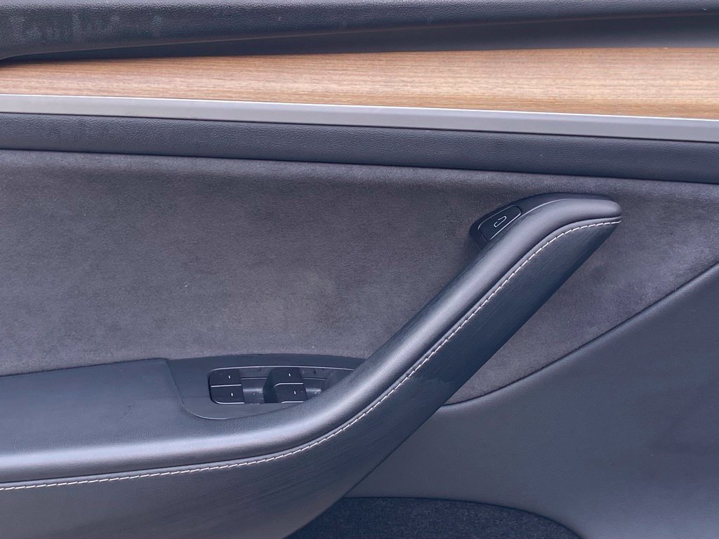 Used 2025 Tesla Model Y Long Range RWD image 17