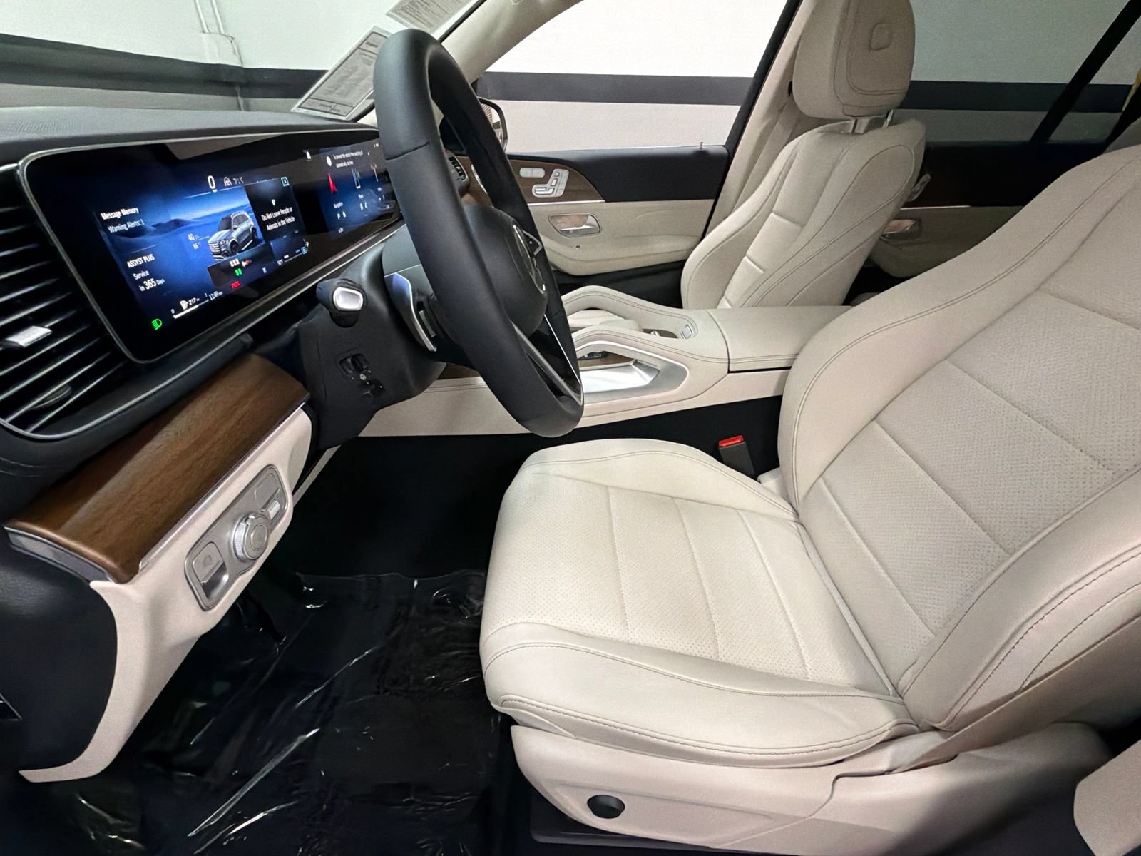 Used 2026 Mercedes-Benz GLS 450 4MATIC image 25