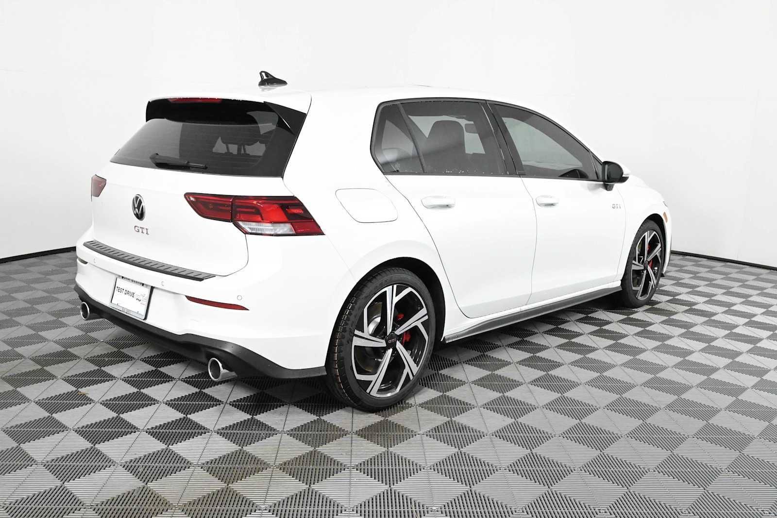 New 2026 Volkswagen GTI SE FWD image 8