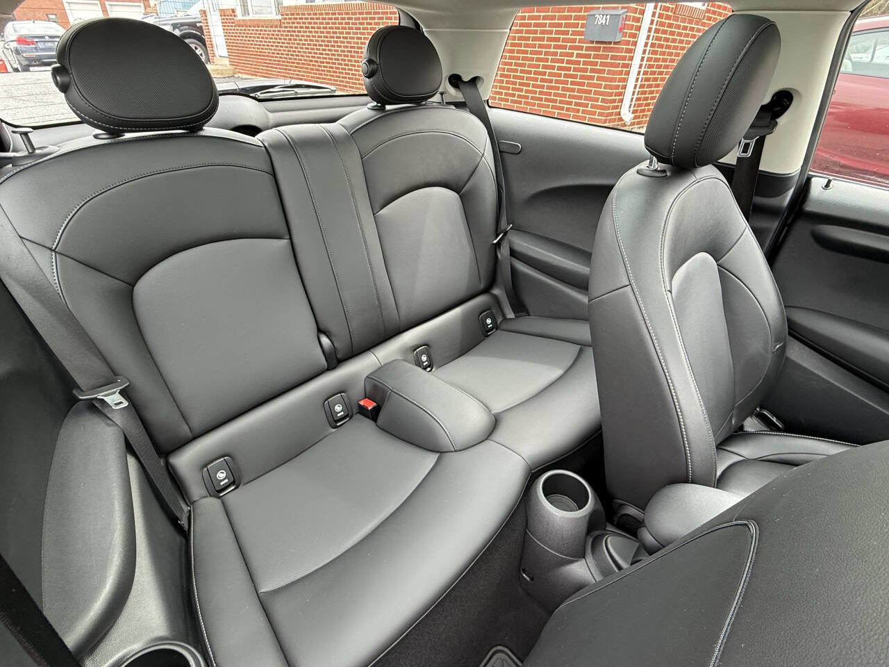 Used 2019 MINI Cooper 2-Door Hardtop w/ Signature Upholstery Package image 22