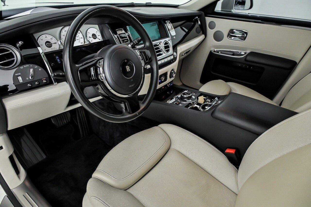 Used 2016 Rolls-Royce Ghost RWD image 21