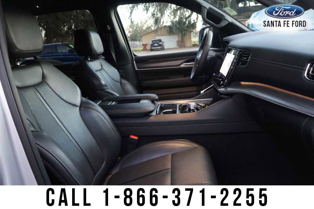 Used 2024 Jeep Wagoneer L Series II w/ Flexible Seating Group AWD/4WD image 24