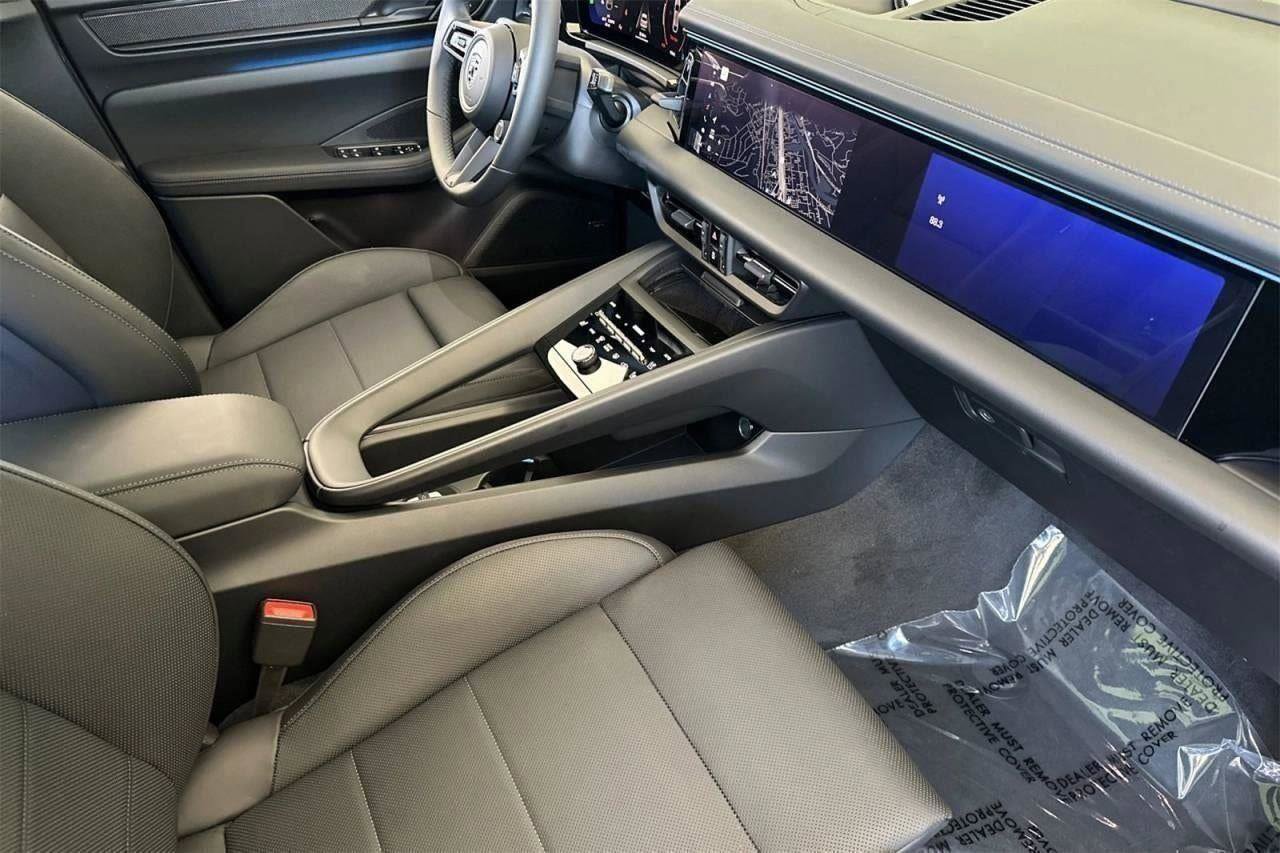 New 2025 Porsche Macan Turbo Electric image 97