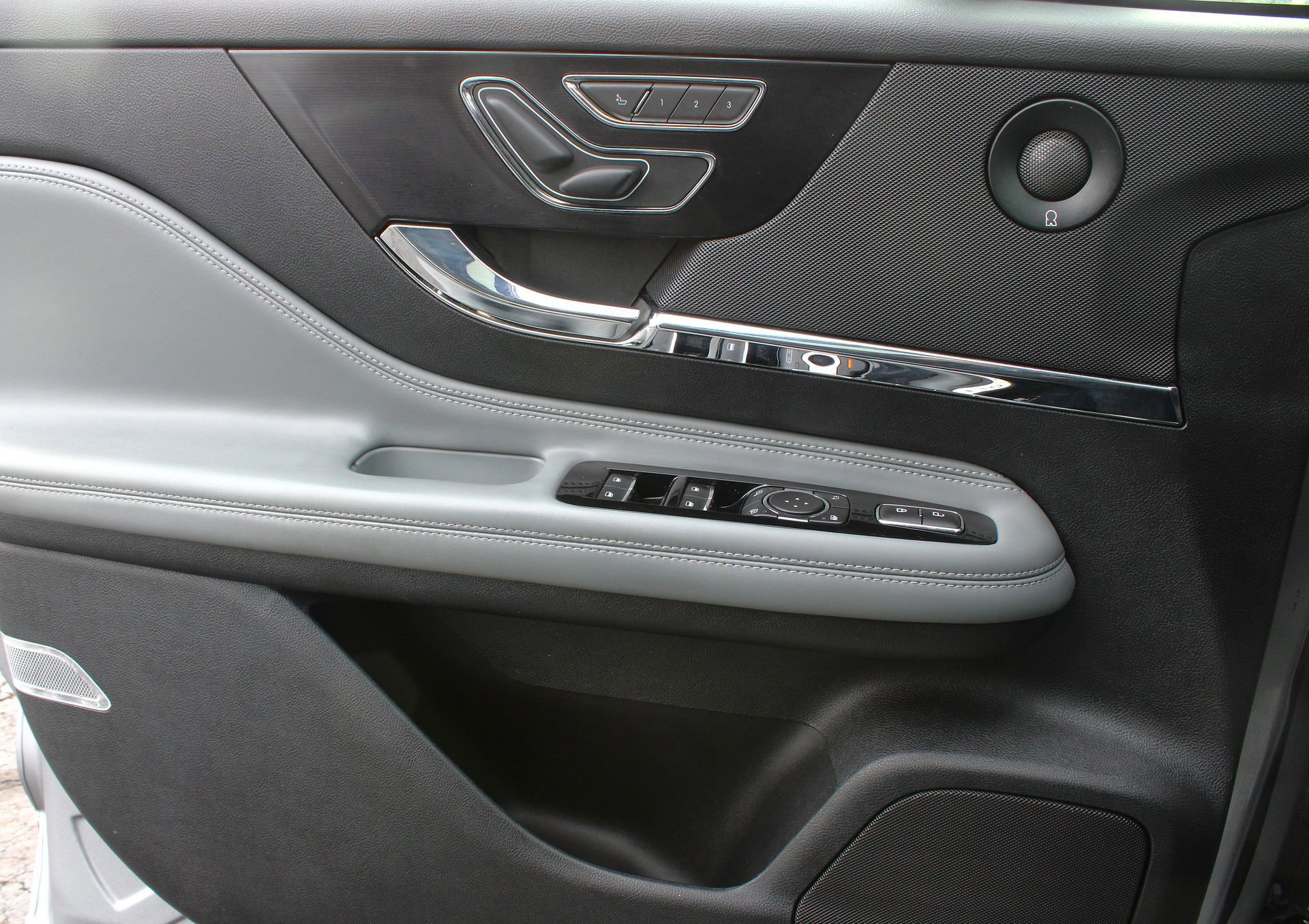 Used 2021 Lincoln Corsair Reserve image 14