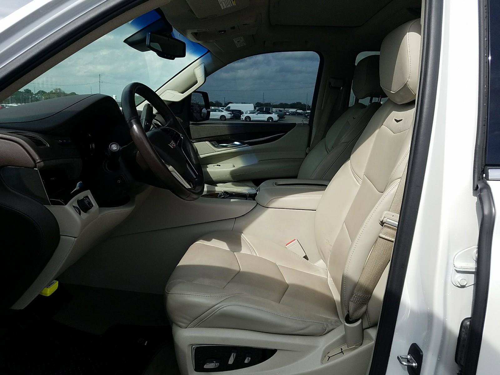 Used 2016 Cadillac Escalade ESV Luxury RWD image 3