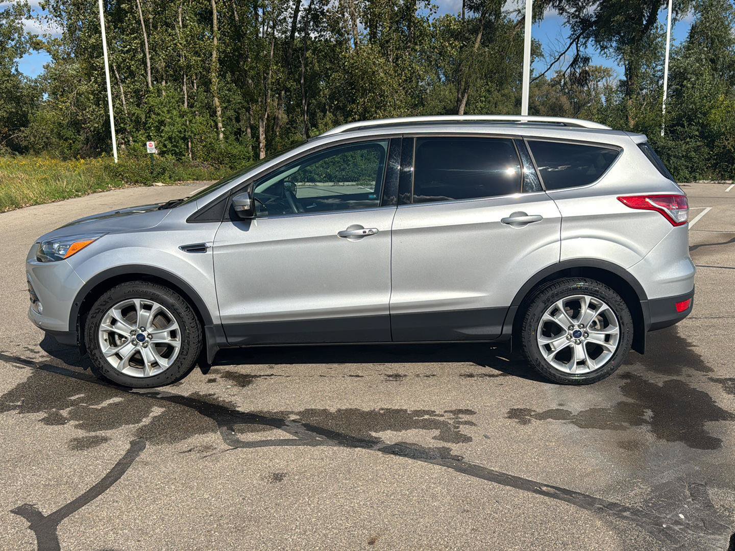 Used 2016 Ford Escape Titanium w/ Equipment Group 301A AWD/4WD image 2