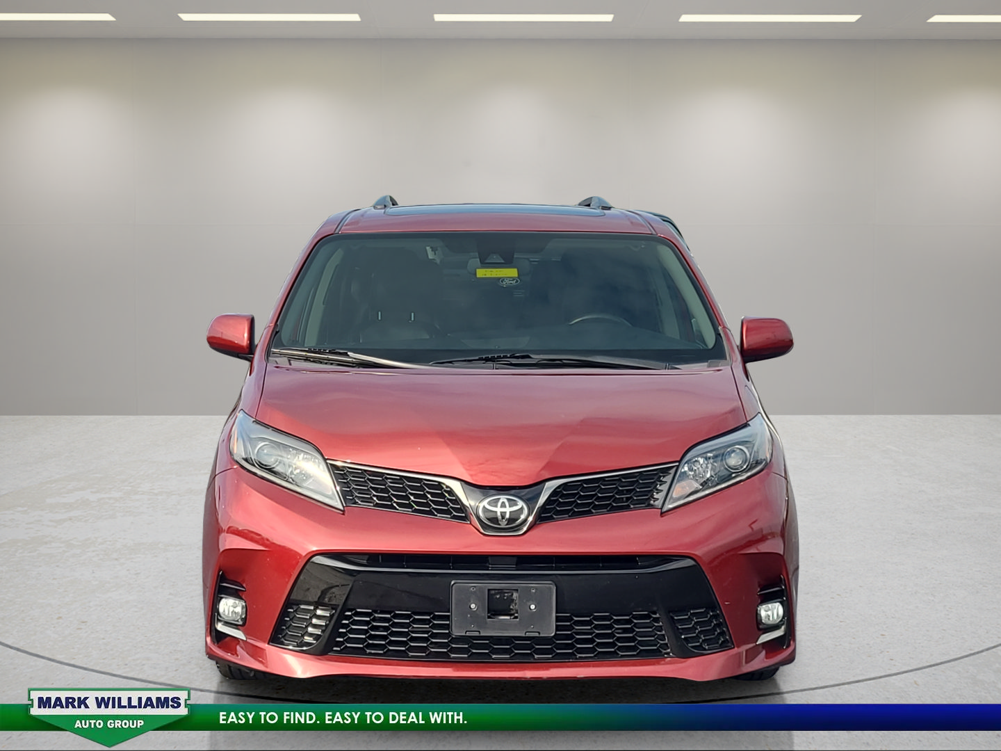 Used 2018 Toyota Sienna SE w/ SE Preferred Package FWD image 9