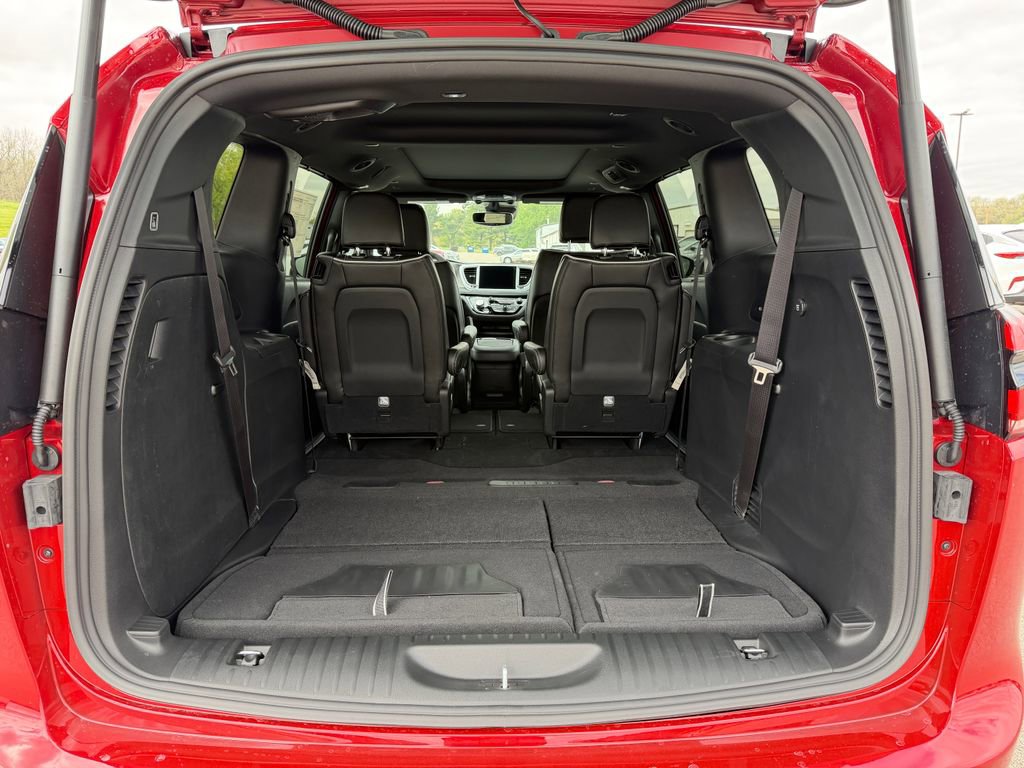 New 2027 Chrysler Pacifica Limited AWD/4WD image 10
