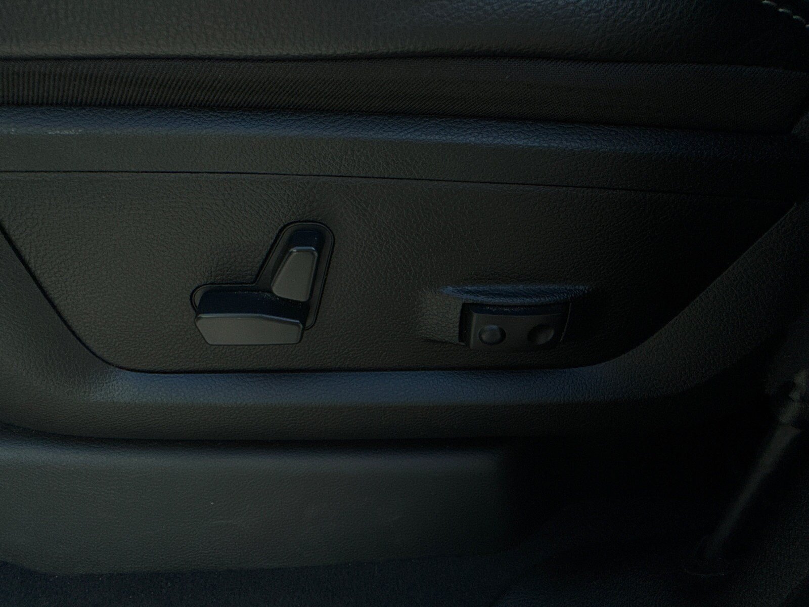 Used 2024 RAM 2500 Laramie AWD/4WD image 10