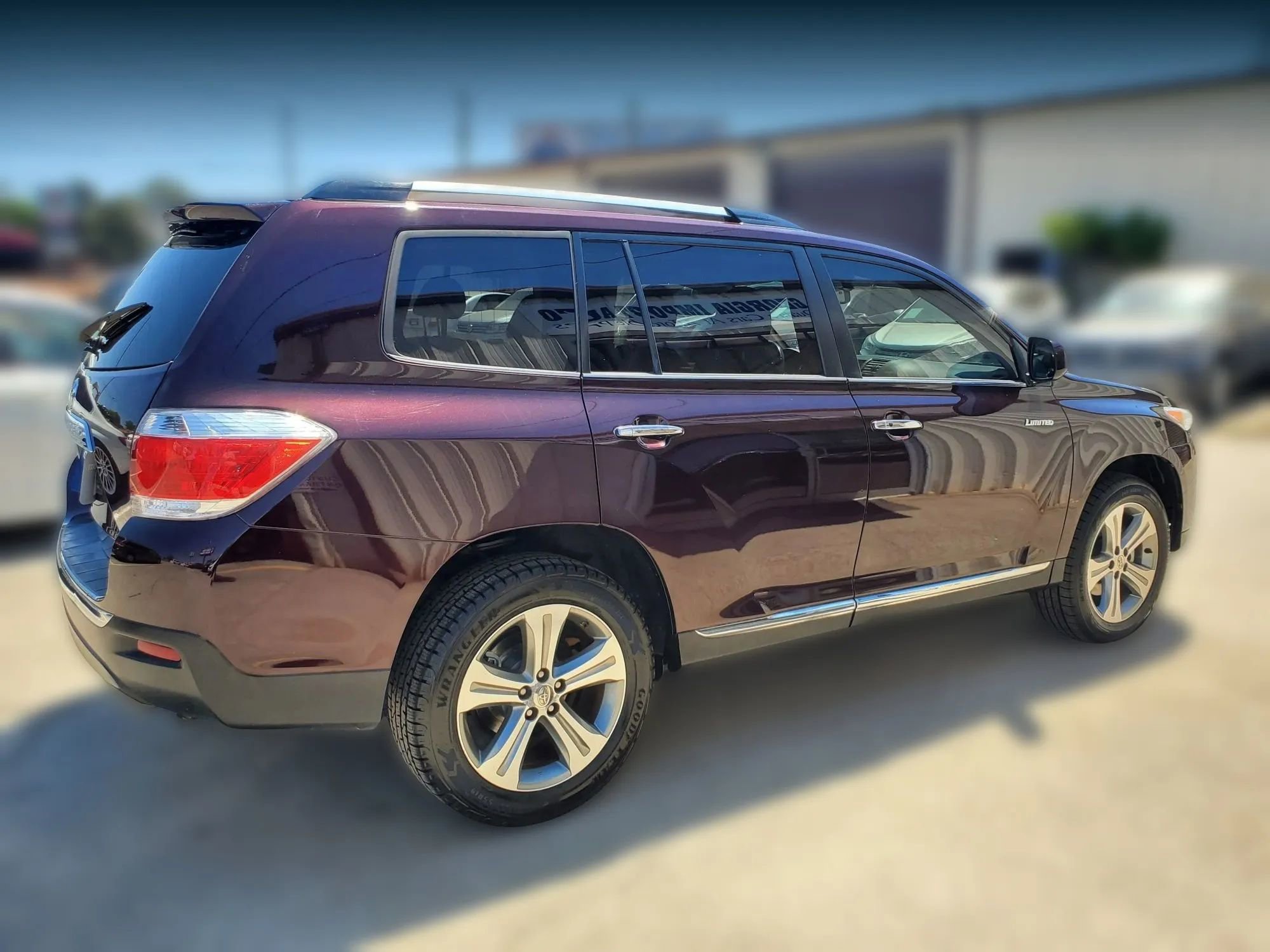 Used 2011 Toyota Highlander Limited w/ Tow Pkg FWD image 10