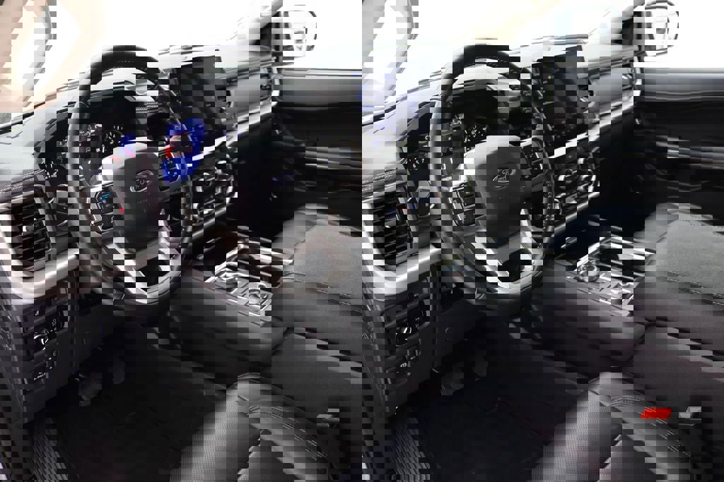 Used 2024 Ford Expedition XLT image 13