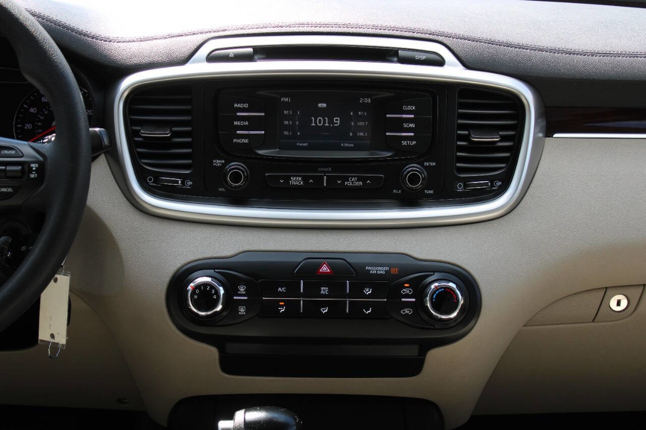Used 2018 Kia Sorento LX image 33
