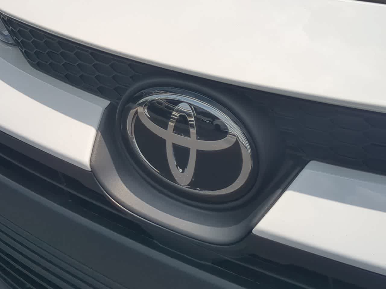 Used 2025 Toyota Corolla LE FWD image 11