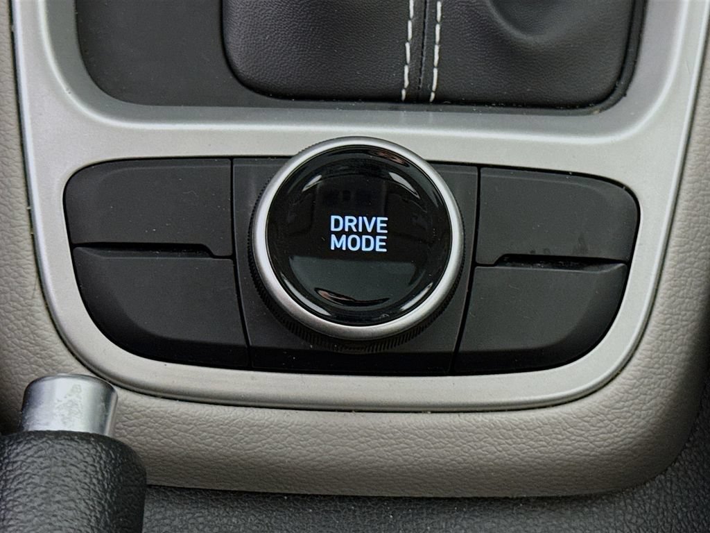 Certified 2024 Hyundai Venue SEL FWD image 12