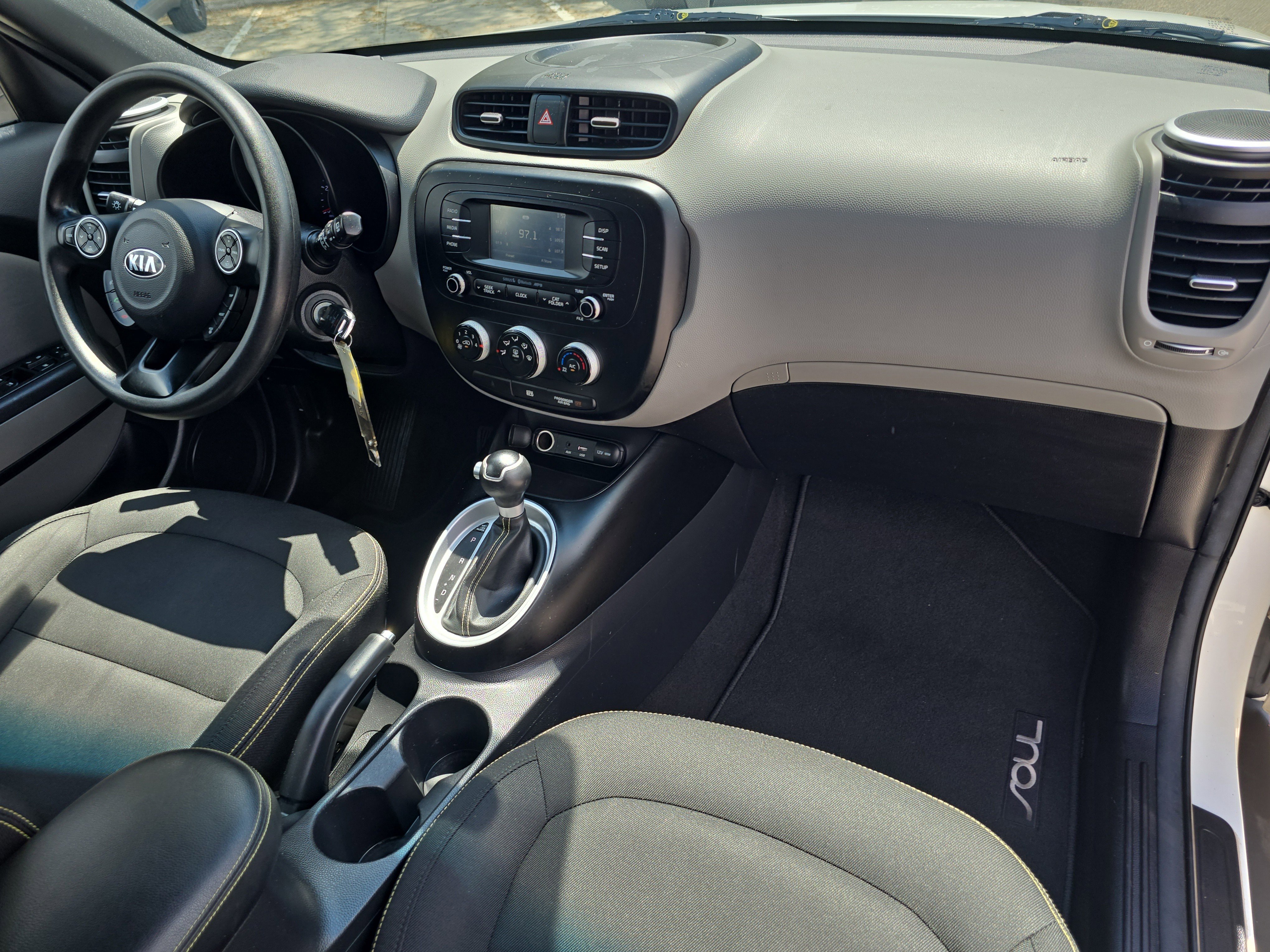 Used 2016 Kia Soul + image 11