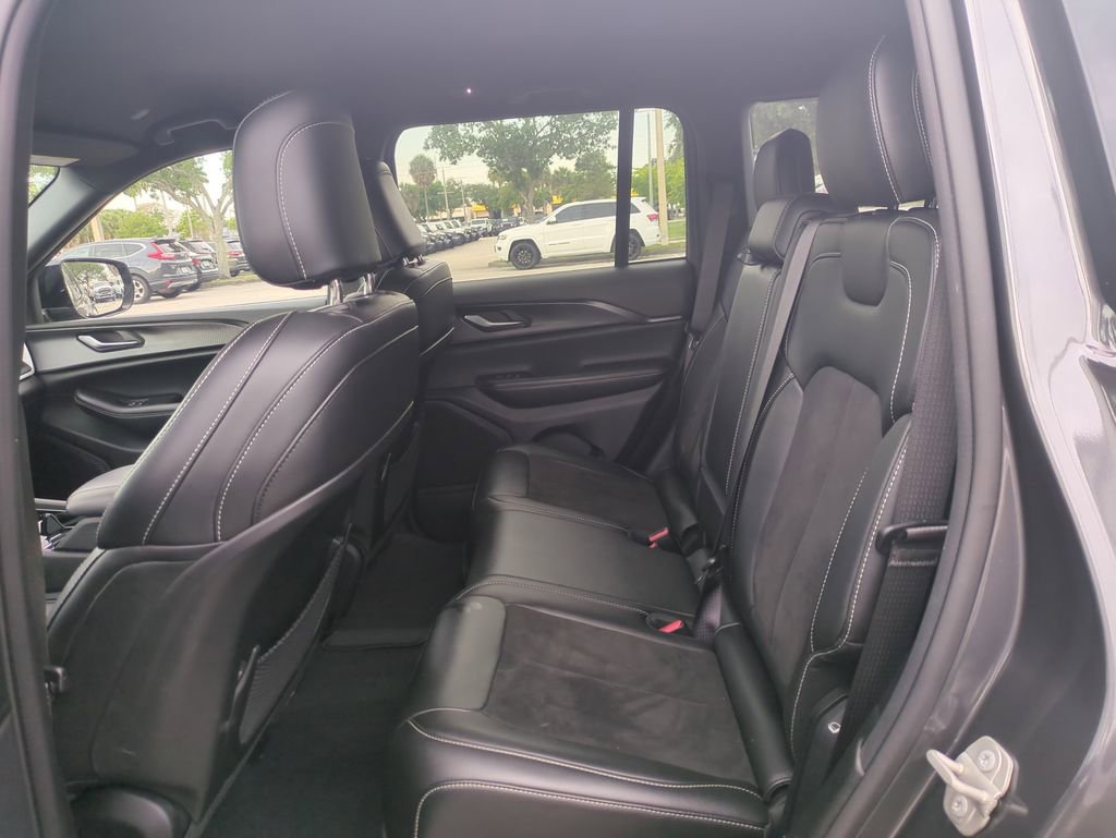 Used 2023 Jeep Grand Cherokee Altitude AWD/4WD image 16