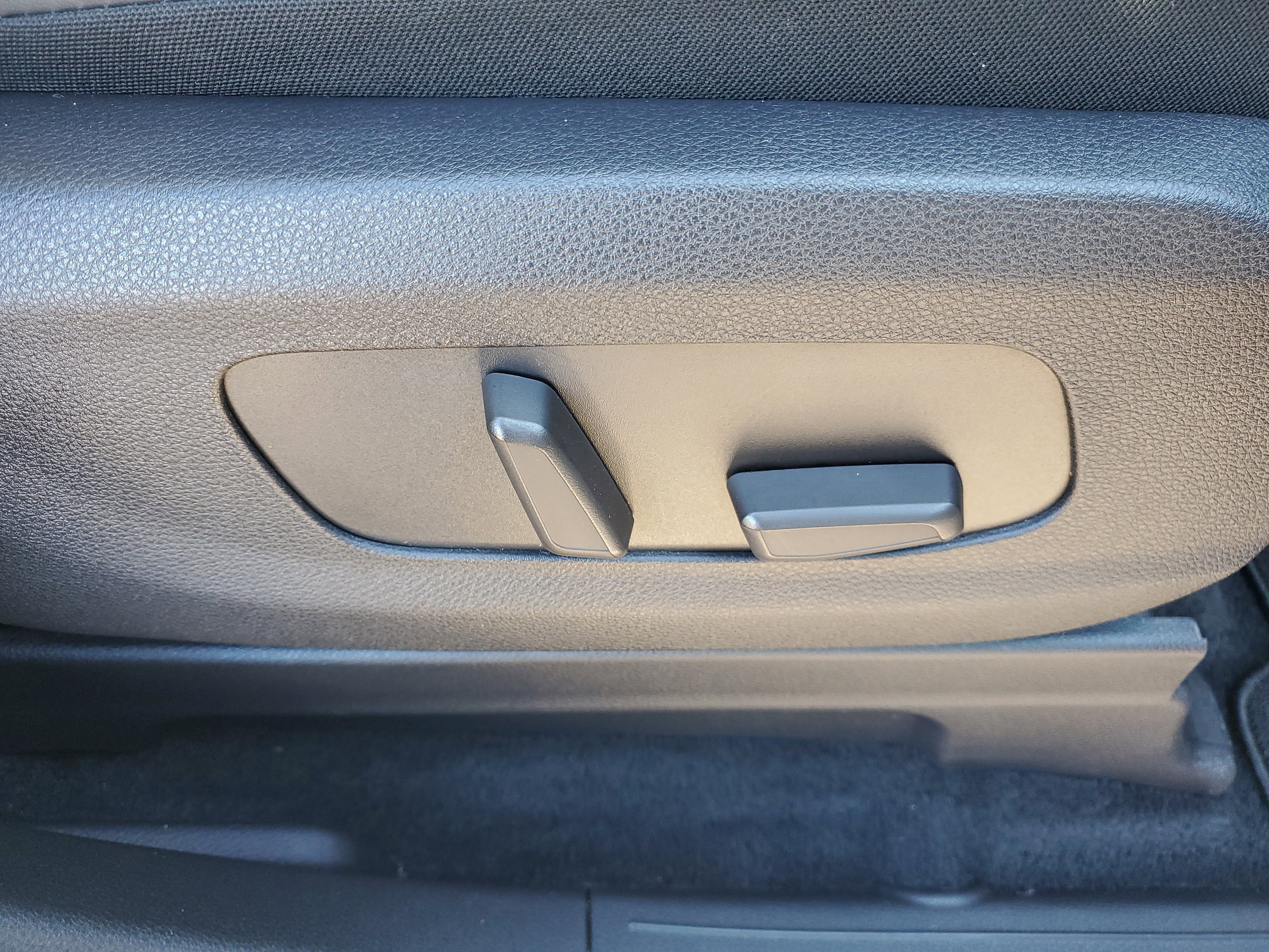 Certified 2025 Kia Carnival EX image 9