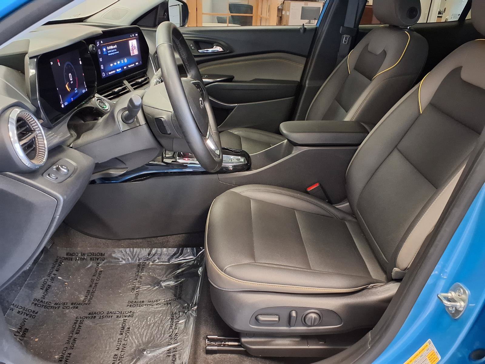 Used 2025 Chevrolet Trax ACTIV FWD image 18