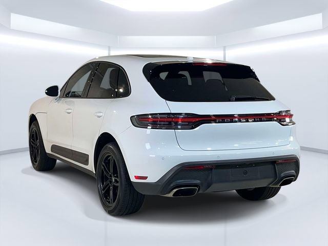Certified 2022 Porsche Macan image 7