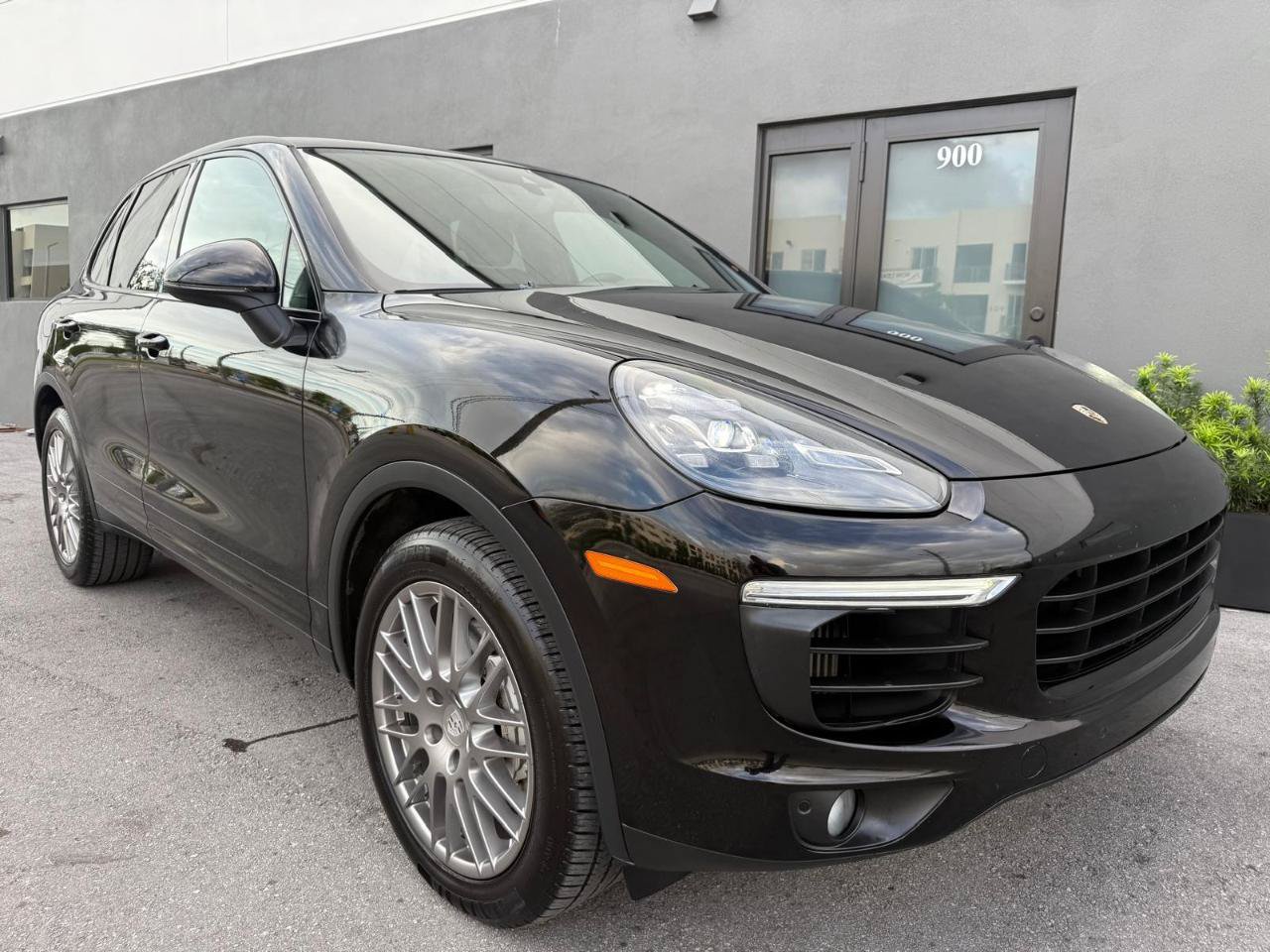 Used 2016 Porsche Cayenne S AWD/4WD image 3