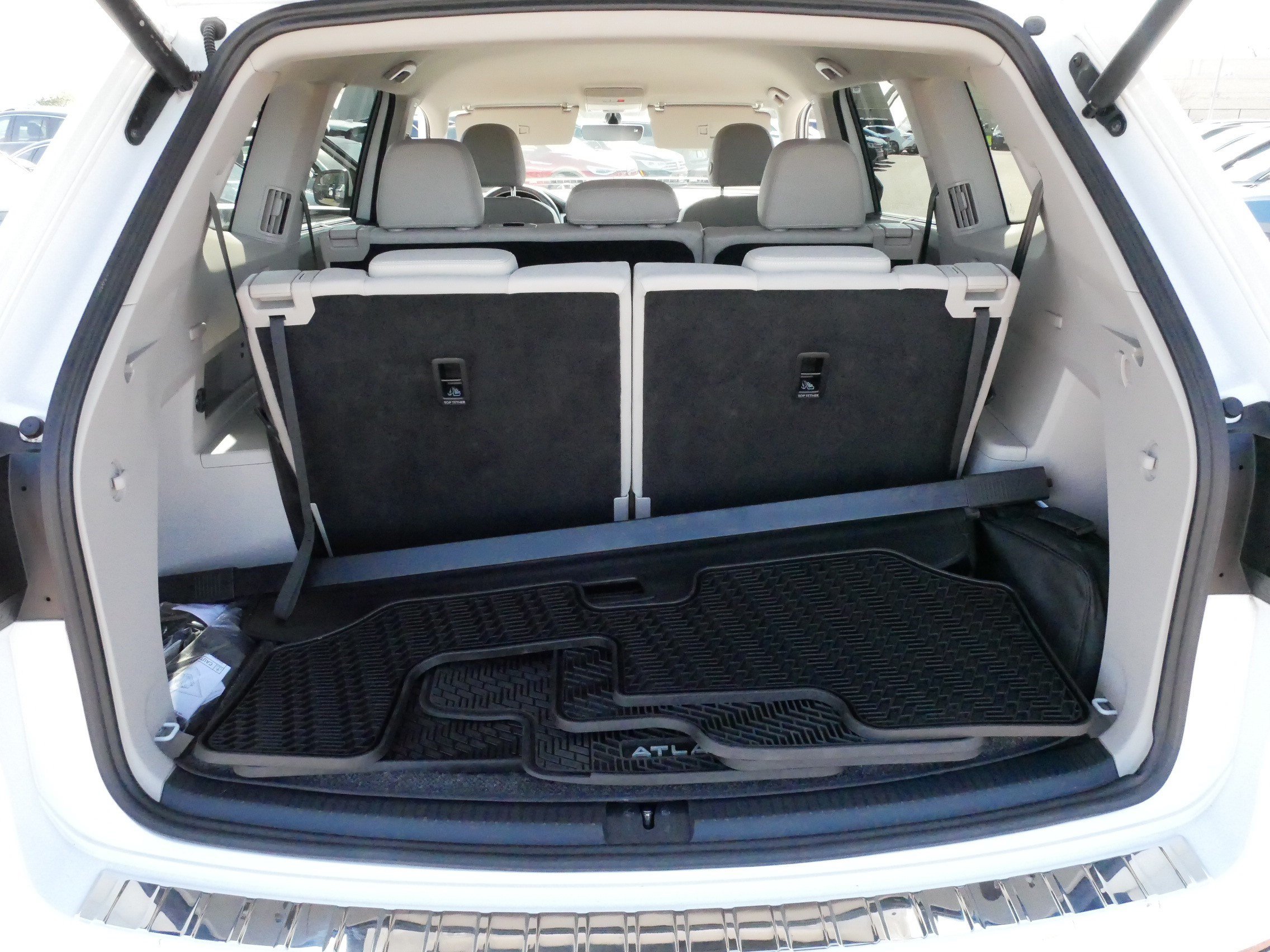 Certified 2023 Volkswagen Atlas SE w/ Black Wheel Package AWD/4WD image 18
