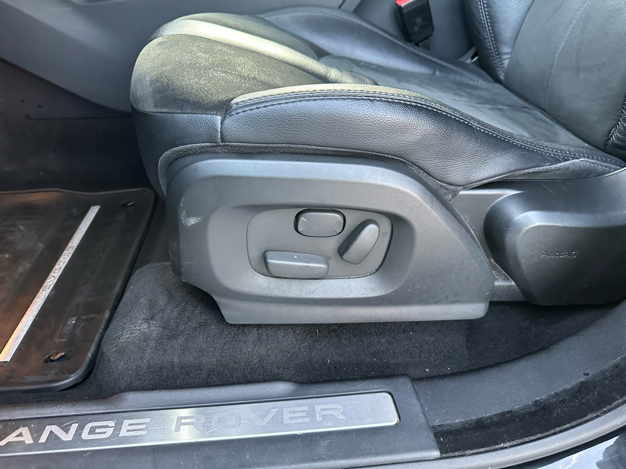 Used 2014 Land Rover Range Rover Evoque Pure image 28