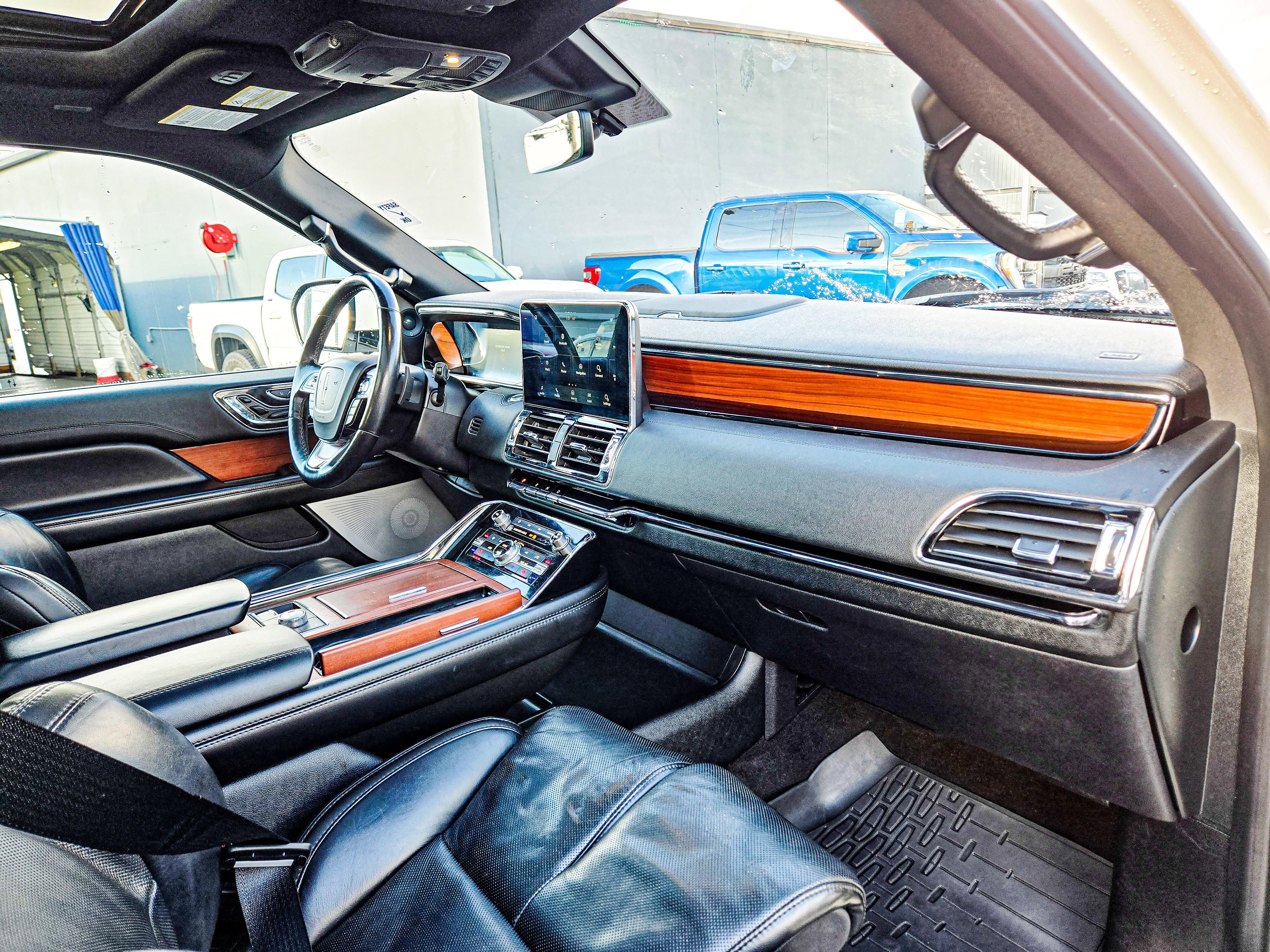 Used 2020 Lincoln Navigator Reserve image 14