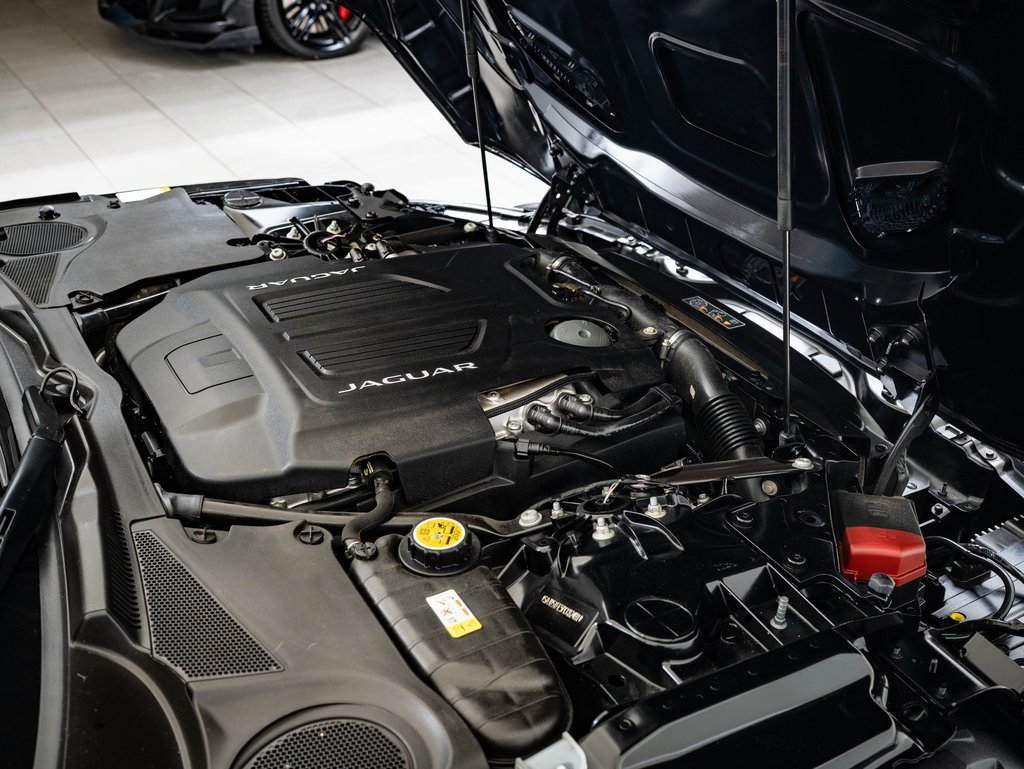 Used 2023 Jaguar F-TYPE R image 34