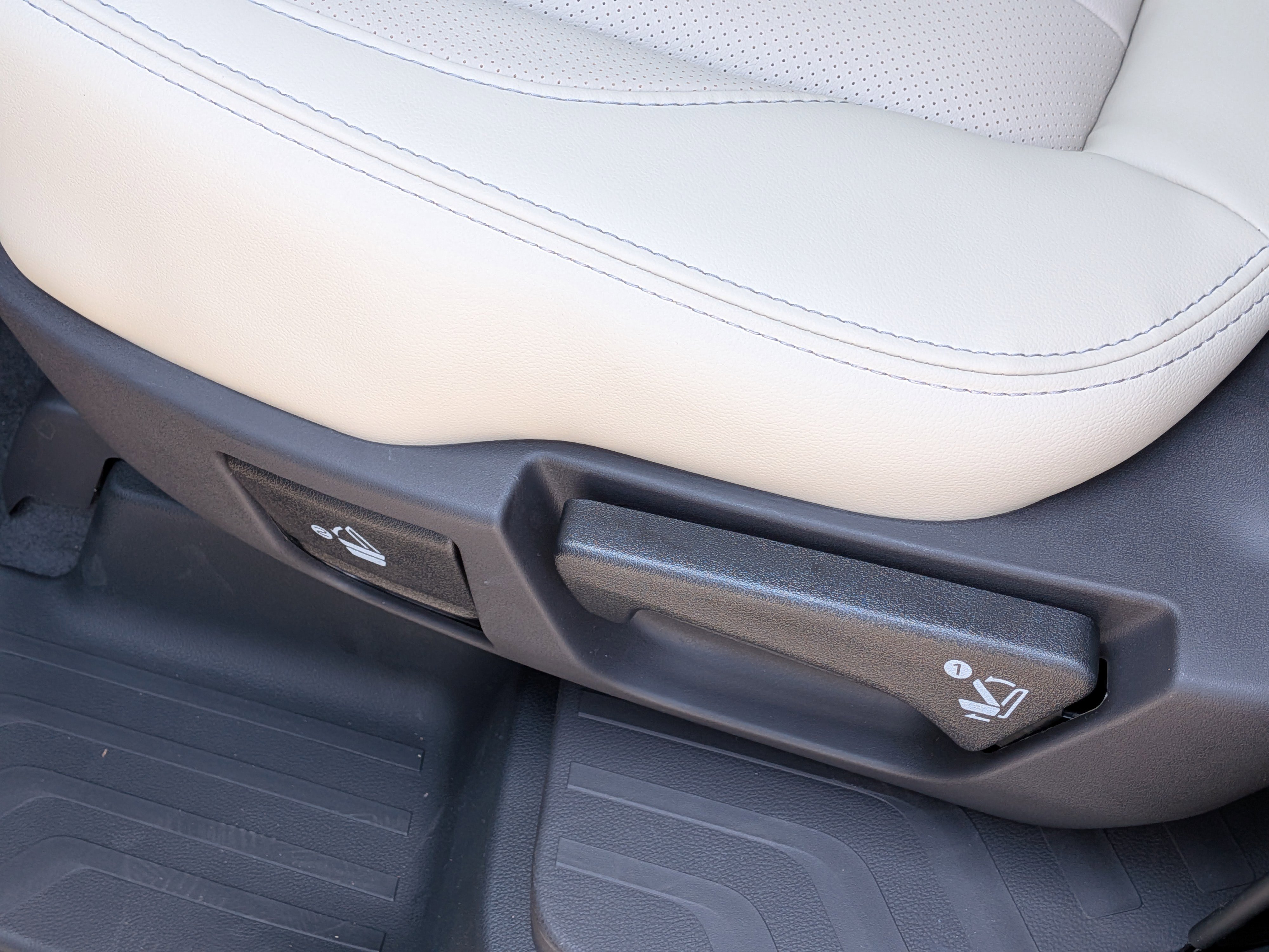 New 2026 Subaru Ascent Limited AWD/4WD image 15