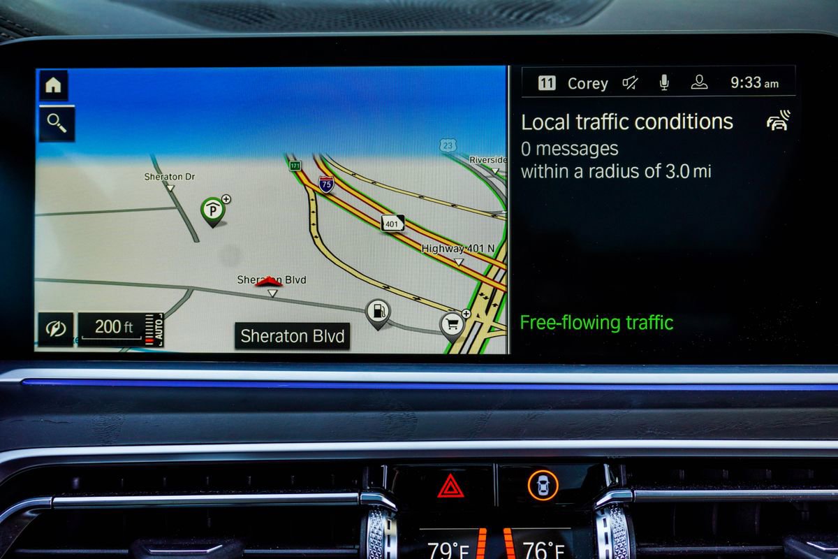 Used 2022 BMW X7 xDrive40i w/ M Sport Package image 25