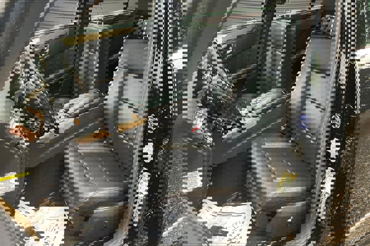 Used 2011 Mercedes-Benz E 350 4MATIC Sedan image 19