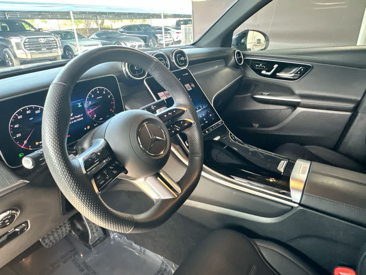 Used 2025 Mercedes-Benz GLC 300 4MATIC image 13
