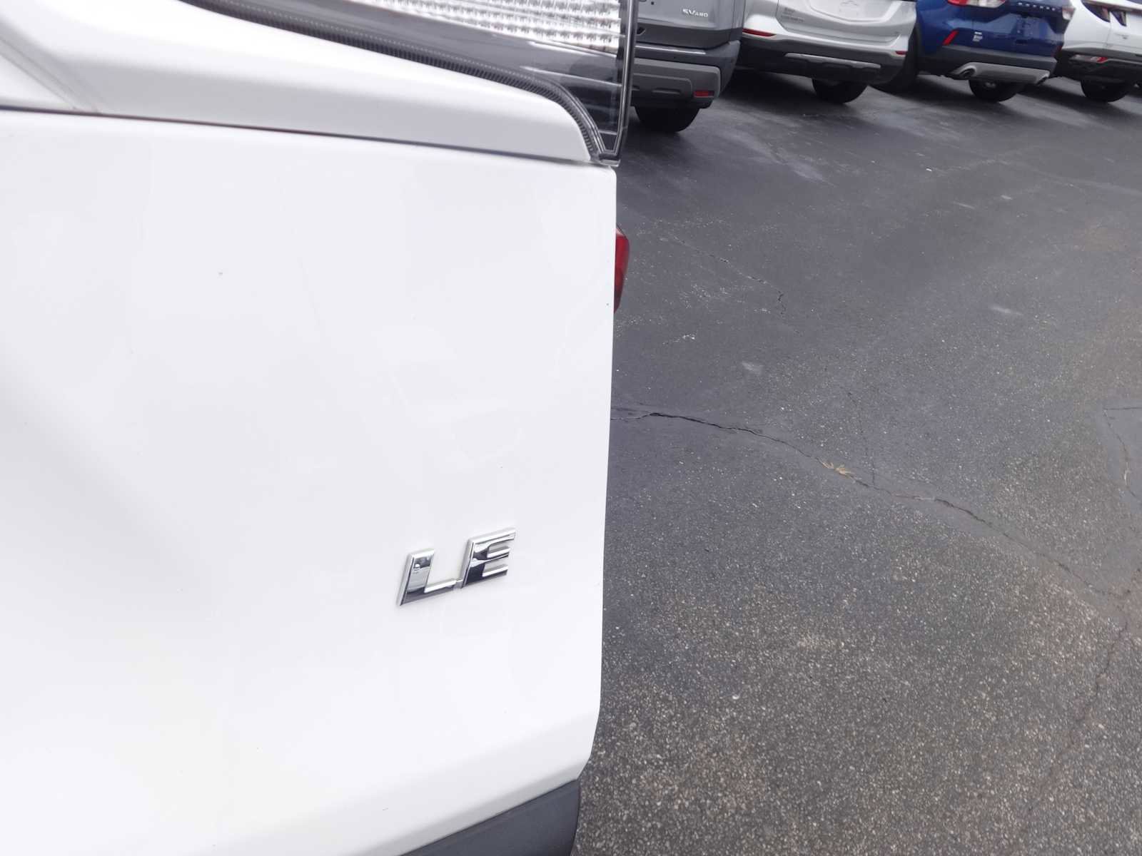 Used 2022 Toyota RAV4 LE image 8