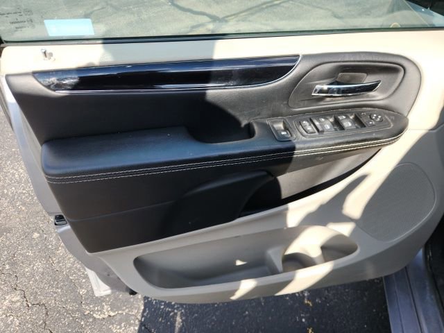 Used 2019 Dodge Grand Caravan SXT image 10