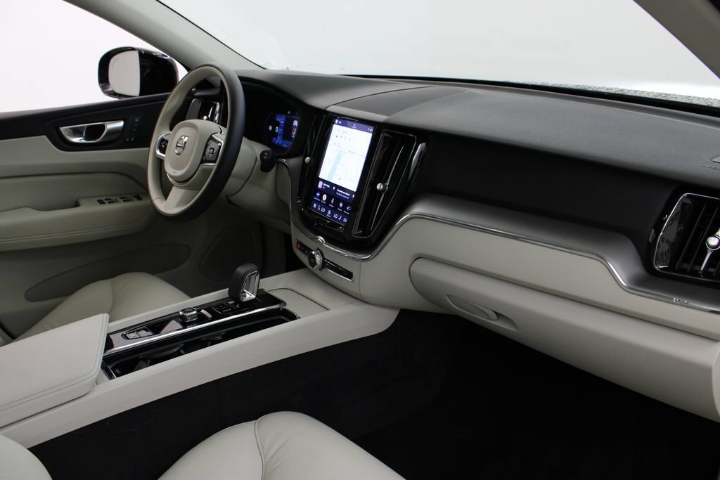 Used 2024 Volvo XC60 B5 Core AWD/4WD image 26