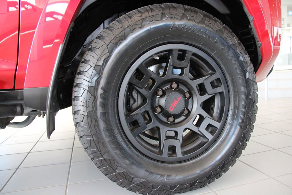 Used 2021 Toyota 4Runner Venture w/ Moonroof Package image 30