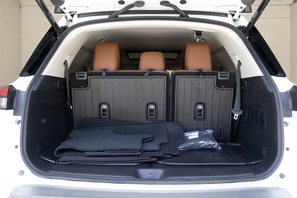 Used 2025 Nissan Pathfinder Platinum w/ Cargo Package FWD image 14
