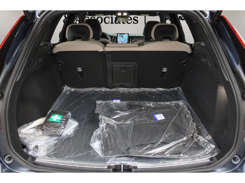 New 2026 Volvo XC60 B5 Plus w/ Protection Package Premier AWD/4WD image 30