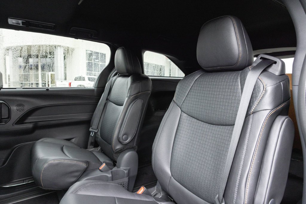 New 2026 Toyota Sienna XLE Woodland Edition AWD/4WD image 10