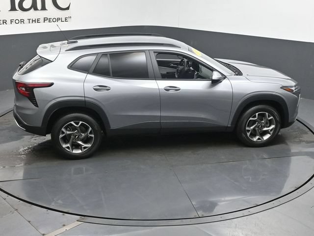 Used 2025 Chevrolet Trax LT FWD image 43