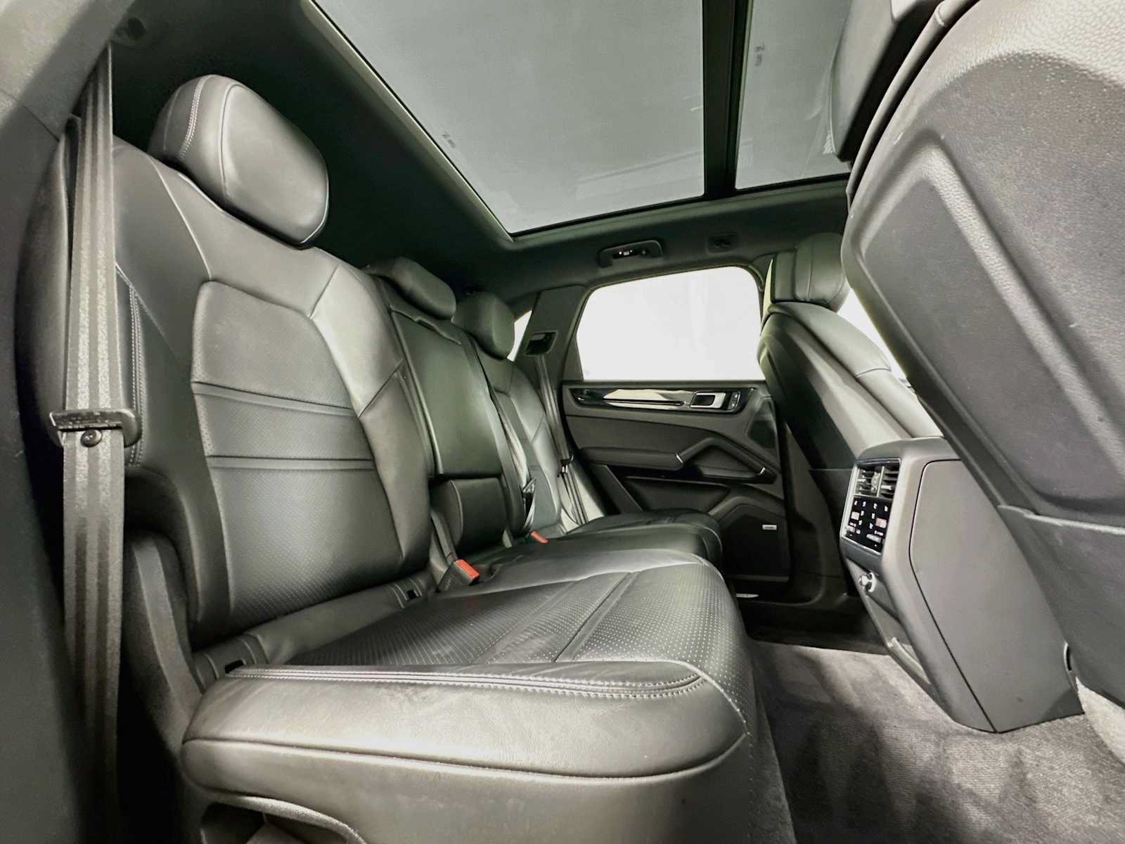 Certified 2023 Porsche Cayenne AWD/4WD image 28