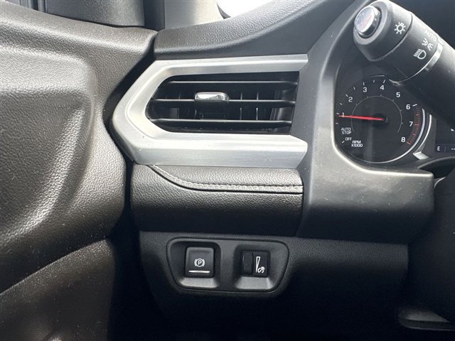Used 2023 GMC Acadia SLE w/ Driver Convenience Package image 18
